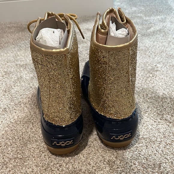 NEVERWORN woman’s glitter duck boots. - Picture 4 of 8